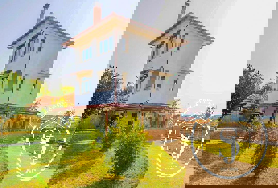 1973515 – Villa For sale