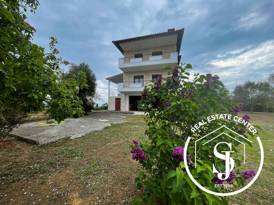 2079053 – Villa For sale