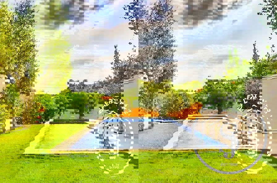 1973307 – Villa For sale