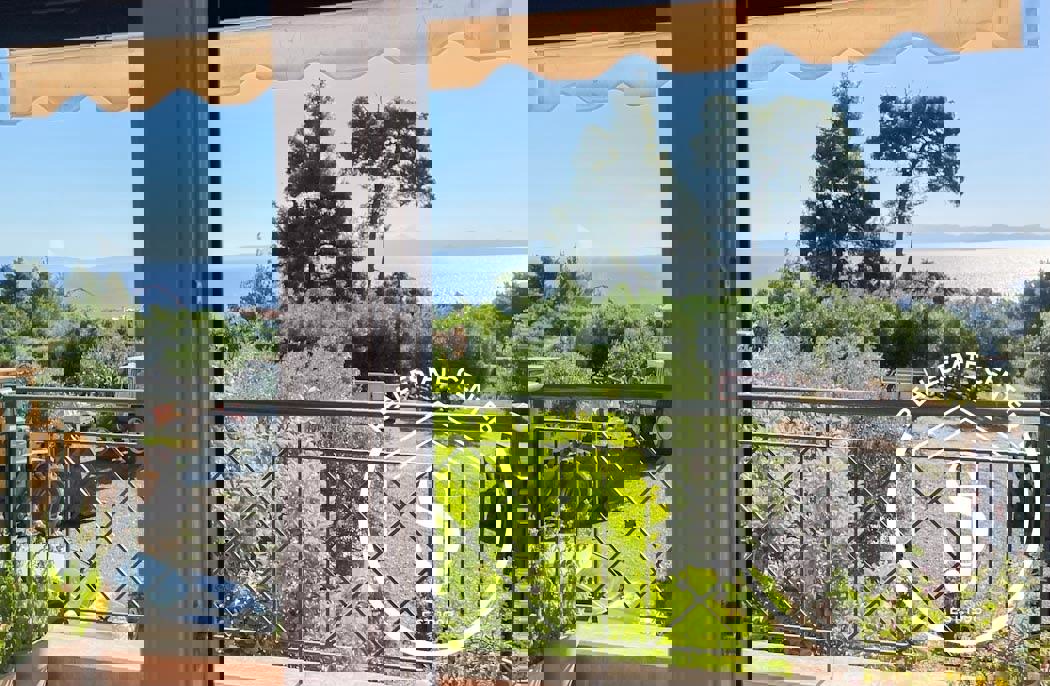 1973618 – Apartment For sale