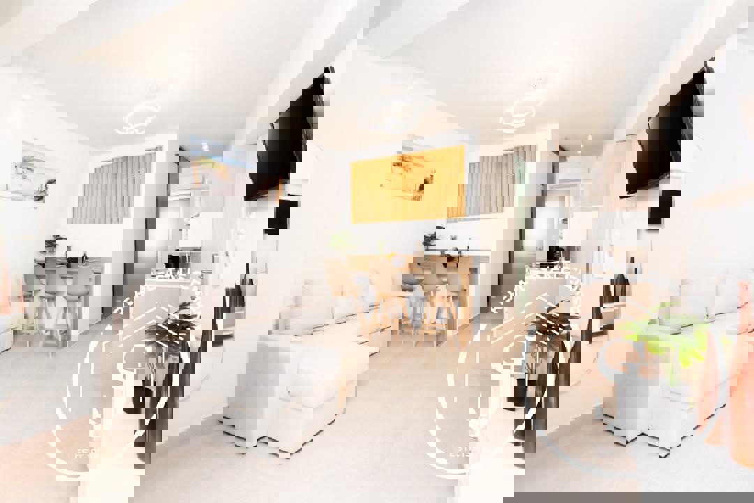 1973290 – Hotel For sale