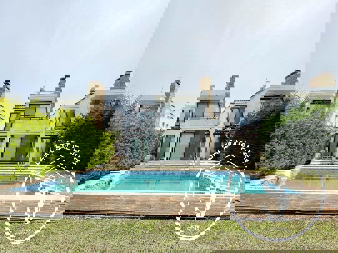 1973224 – Villa For sale