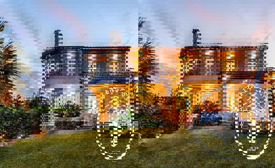 1973125 – Villa For sale