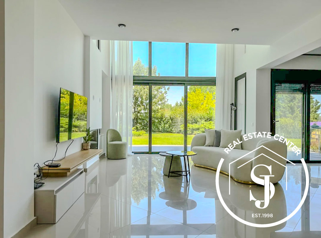 2052115 – Villa For sale