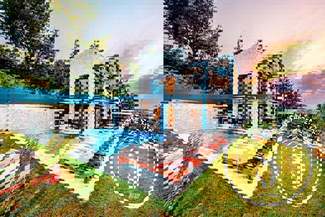 1973191 – Villa For sale