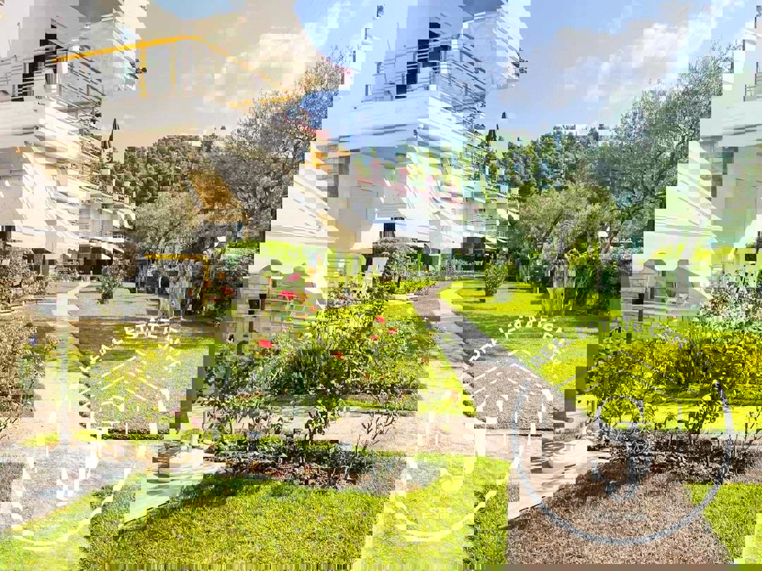 1973412 – Maisonette For sale