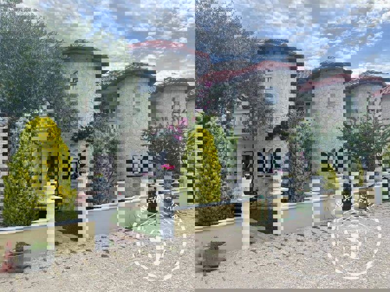 1973143 – Residential Building For sale