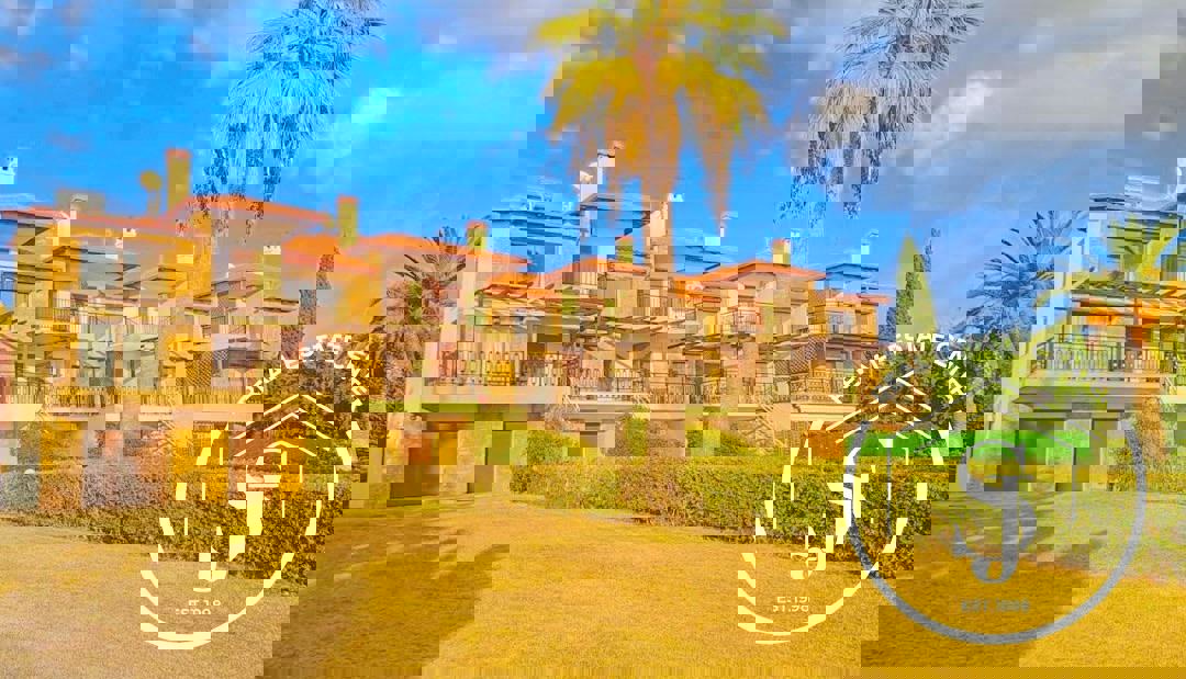 1973542 – Maisonette For sale