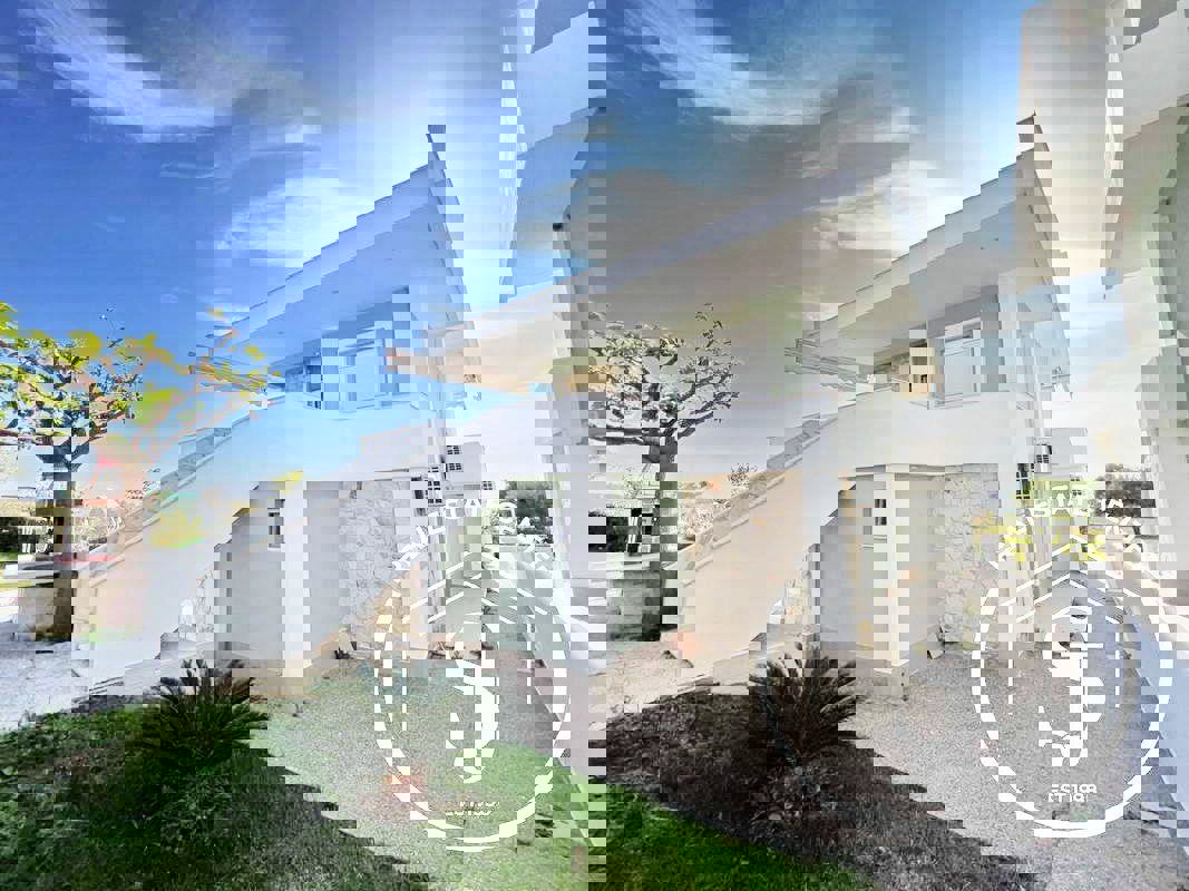 1973180 – Maisonette For sale