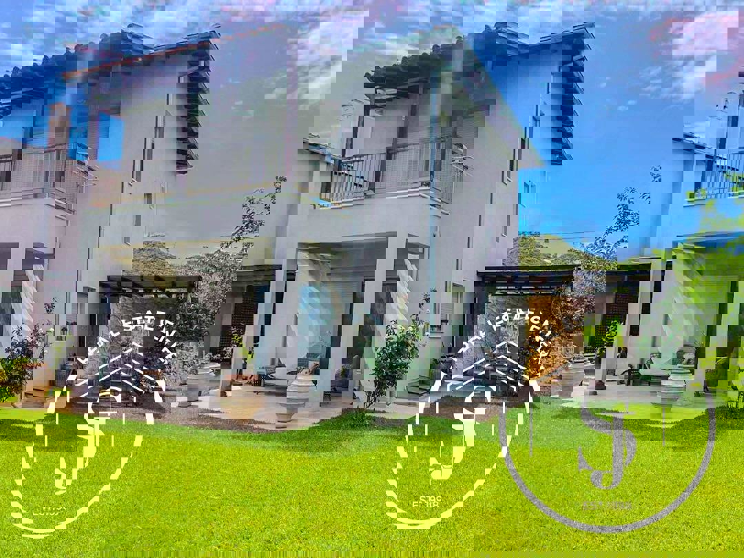 1973501 – Maisonette For sale