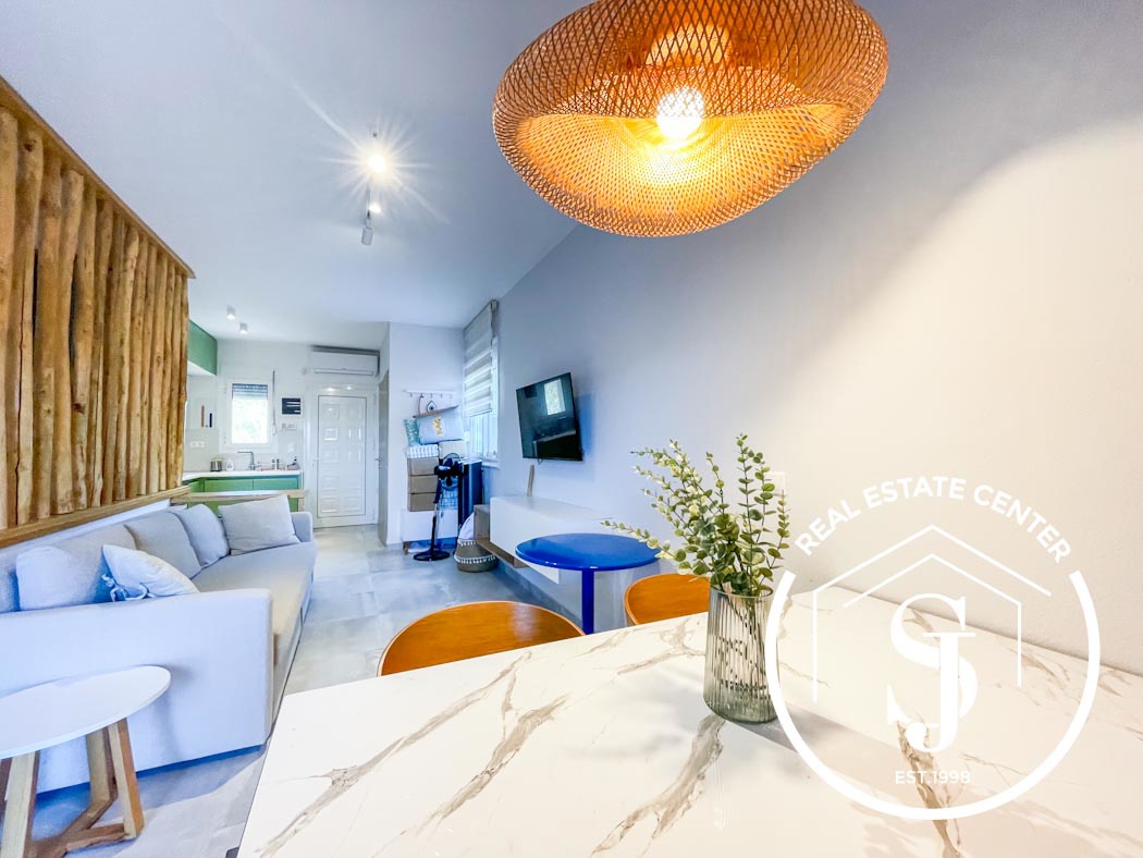 1973714 – Maisonette For sale