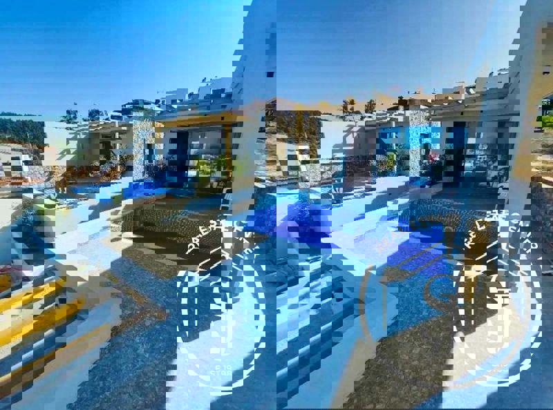 1973162 – Residential Building For sale