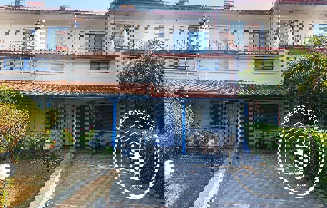 1973579 – Maisonette For sale