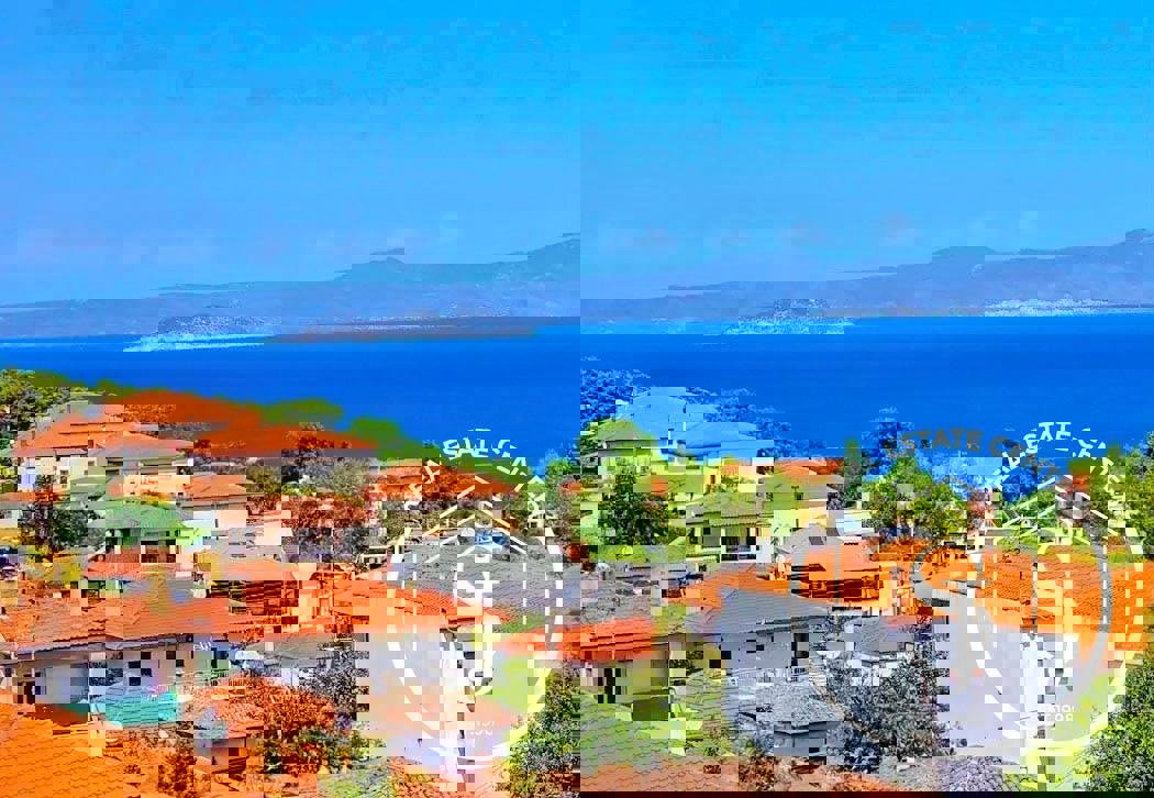 1973302 – Apartment For sale