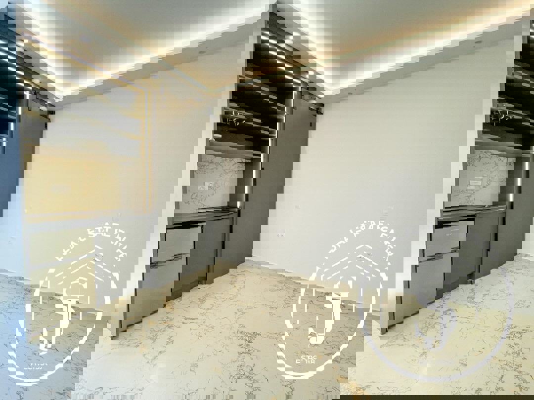 1973355 – Studio For sale