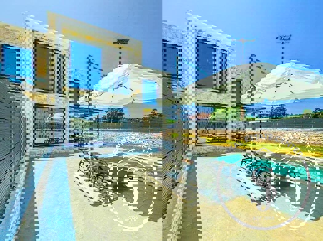 1973699 – Maisonette For sale