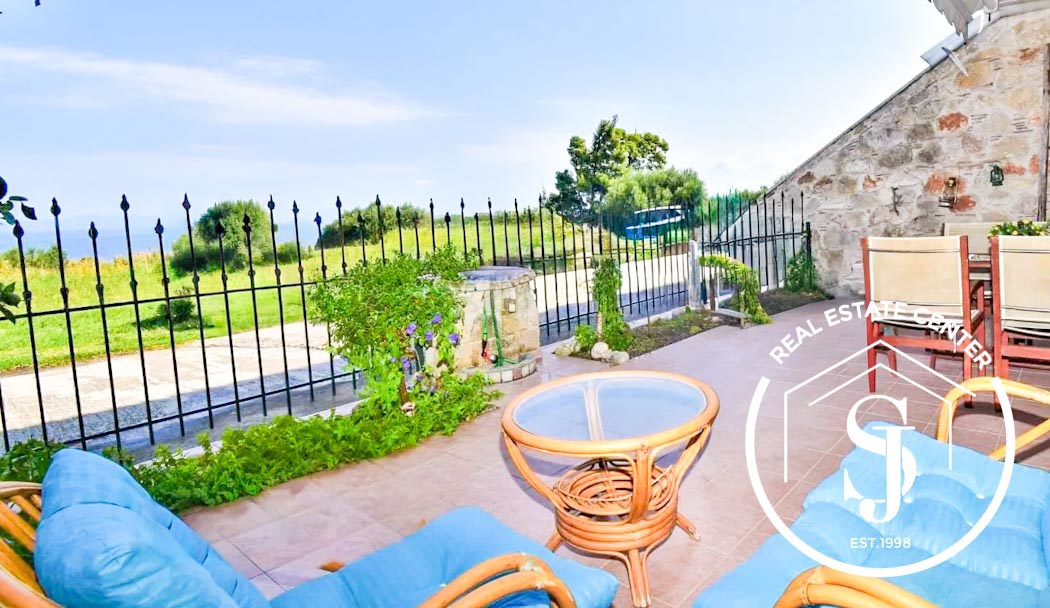 2054311 – Ground Level Apartment