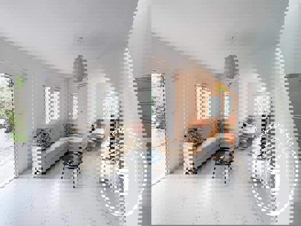 2139641 – Maisonette On A Corner Lot